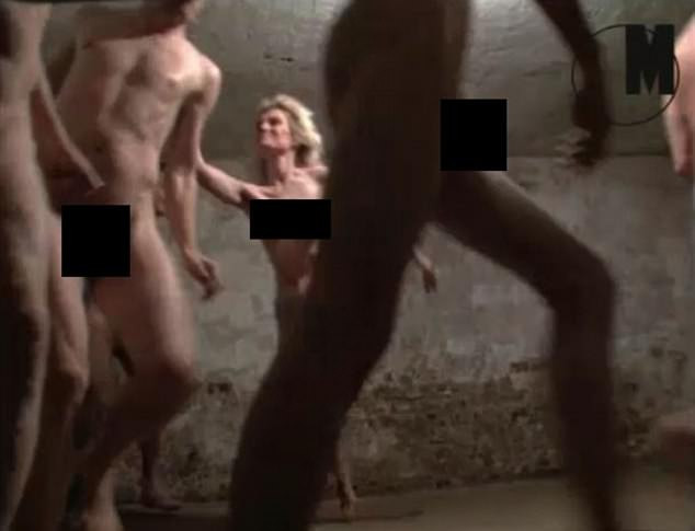 Απαράδεκτο βίντεο από Πολωνούς καλλιτέχνες με γυμνούς που παίζουν κυνηγητό σε στρατόπεδο συγκέντρωσης