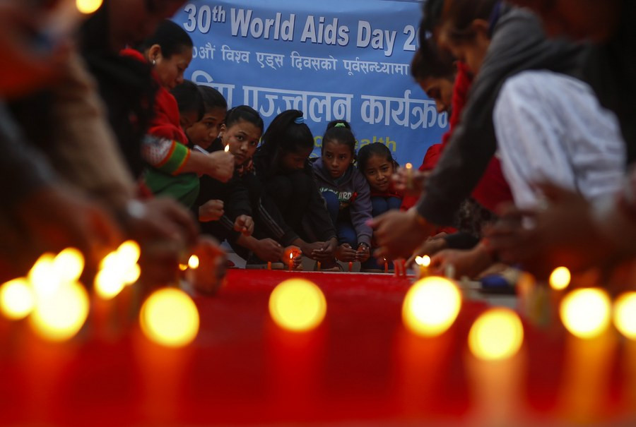 Παγκόσμια Ημέρα κατά του AIDS: Η ασθένεια σε πέντε αριθμούς