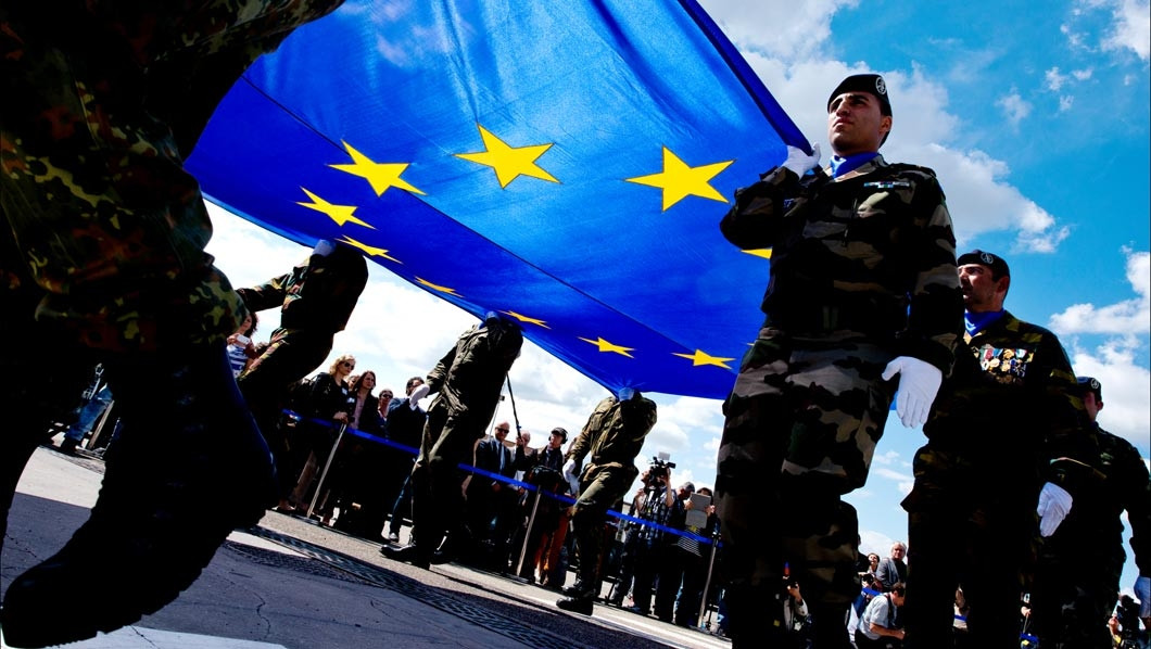 Handelsblatt: Οι χώρες της ΕΕ θα συμφωνούν από κοινού για τον εξοπλισμό των στρατών τους