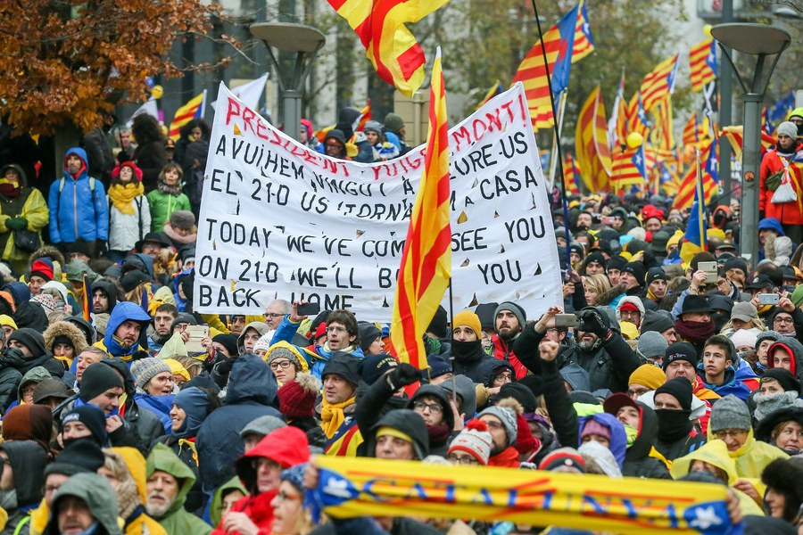 Βρυξέλλες: Δεκάδες χιλιάδες στους δρόμους υπέρ της ανεξαρτησίας της Καταλονίας [ΦΩΤΟ + ΒΙΝΤΕΟ]
