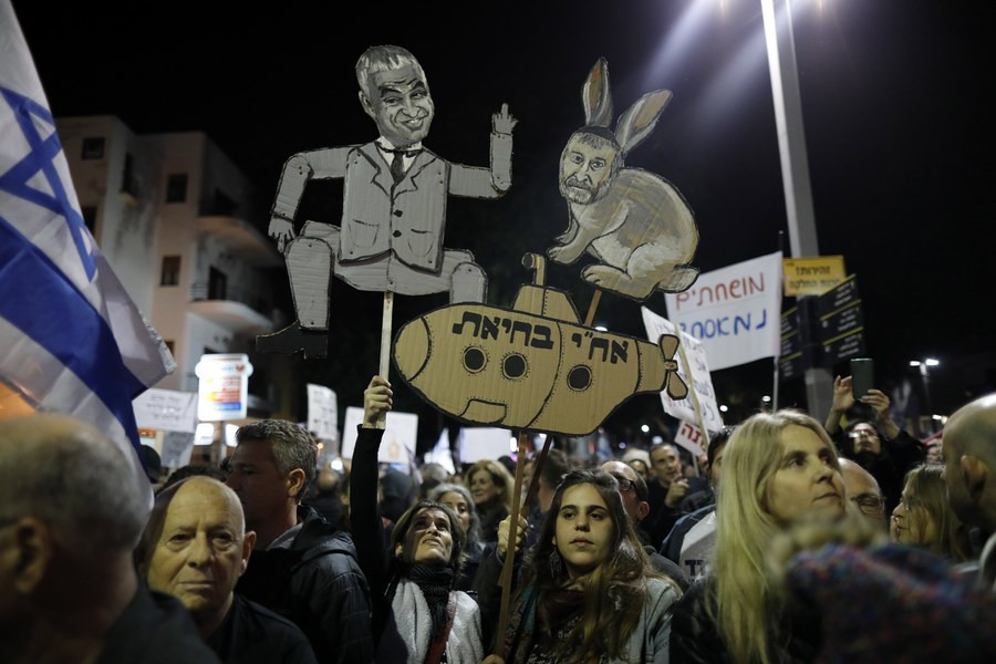 Χιλιάδες διαδηλωτές στο Τελ Αβίβ κατά της διαφθοράς της κυβέρνησης Νετανιάχου