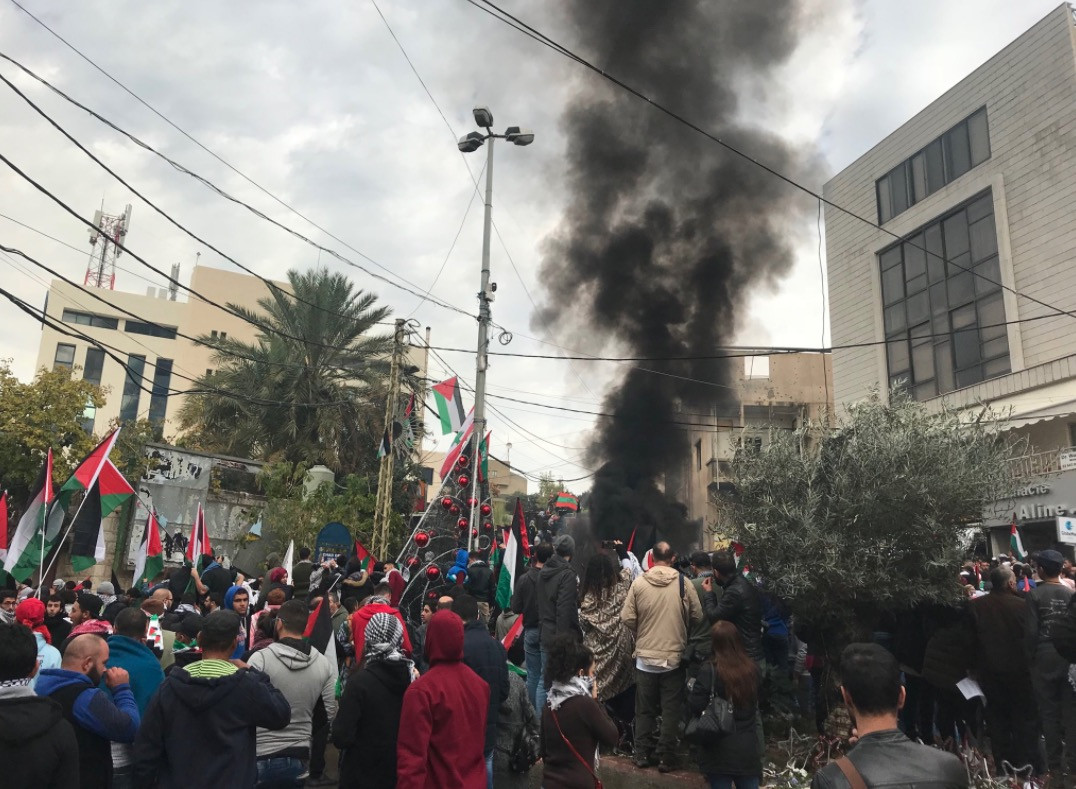 Λίβανος: Συγκρούσεις διαδηλωτών με την αστυνομία έξω από την πρεσβεία των ΗΠΑ στη Βηρυτό [ΒΙΝΤΕΟ]