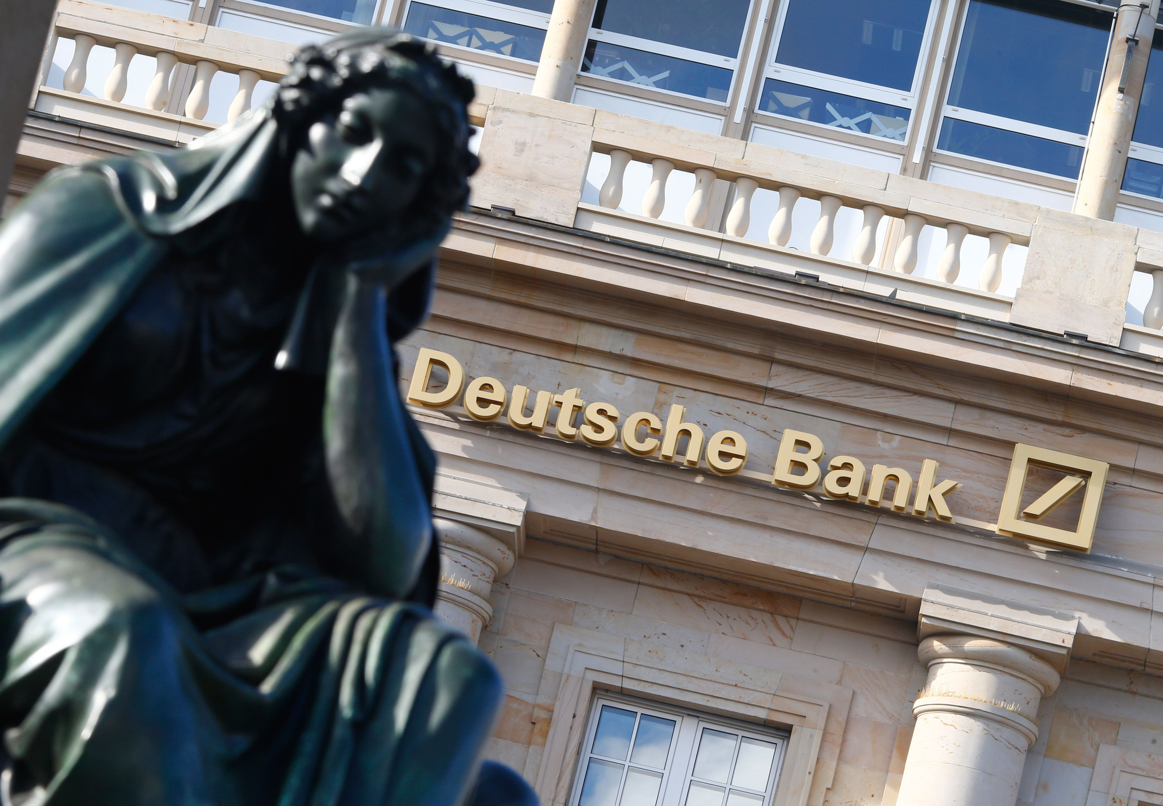 «Καθαρή έξοδο από το μνημόνιο» βλέπει η Deutsche Bank