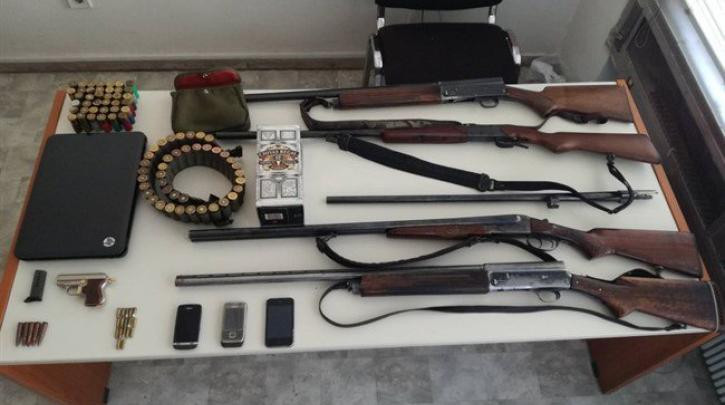 Κατασχέθηκαν ναρκωτικά και όπλα που βρέθηκαν σε δασική περιοχή της Ηπείρου