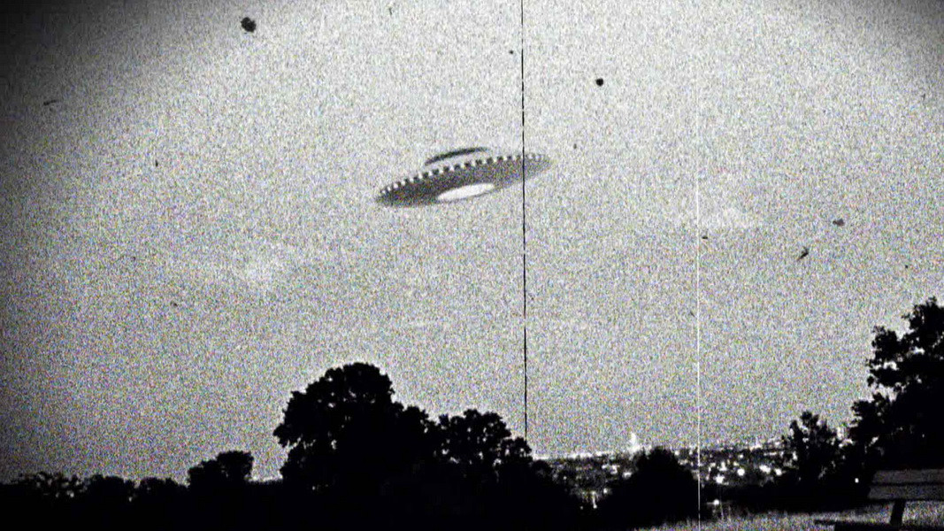 Πρώην αξιωματούχος του Πενταγώνου για UFO: «Ναι, ενδεχομένως δεν είμαστε μόνοι»