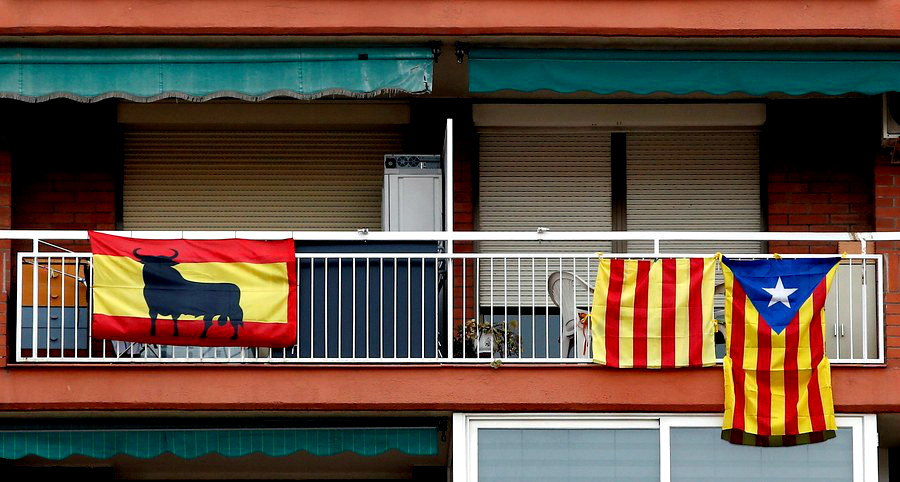 Εκλογές σήμερα στην Καταλονία: Στην αμφίρροπη μάχη των σημαιών