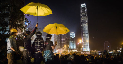 Ο κινεζικός κλοιός σφίγγει στο Χονγκ Κονγκ
