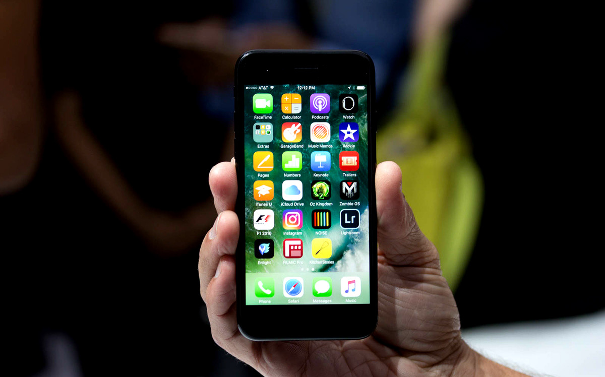 «Apple»: Σκόπιμη η πτώση της ταχύτητας στα iPhone όσο περνάει ο καιρός