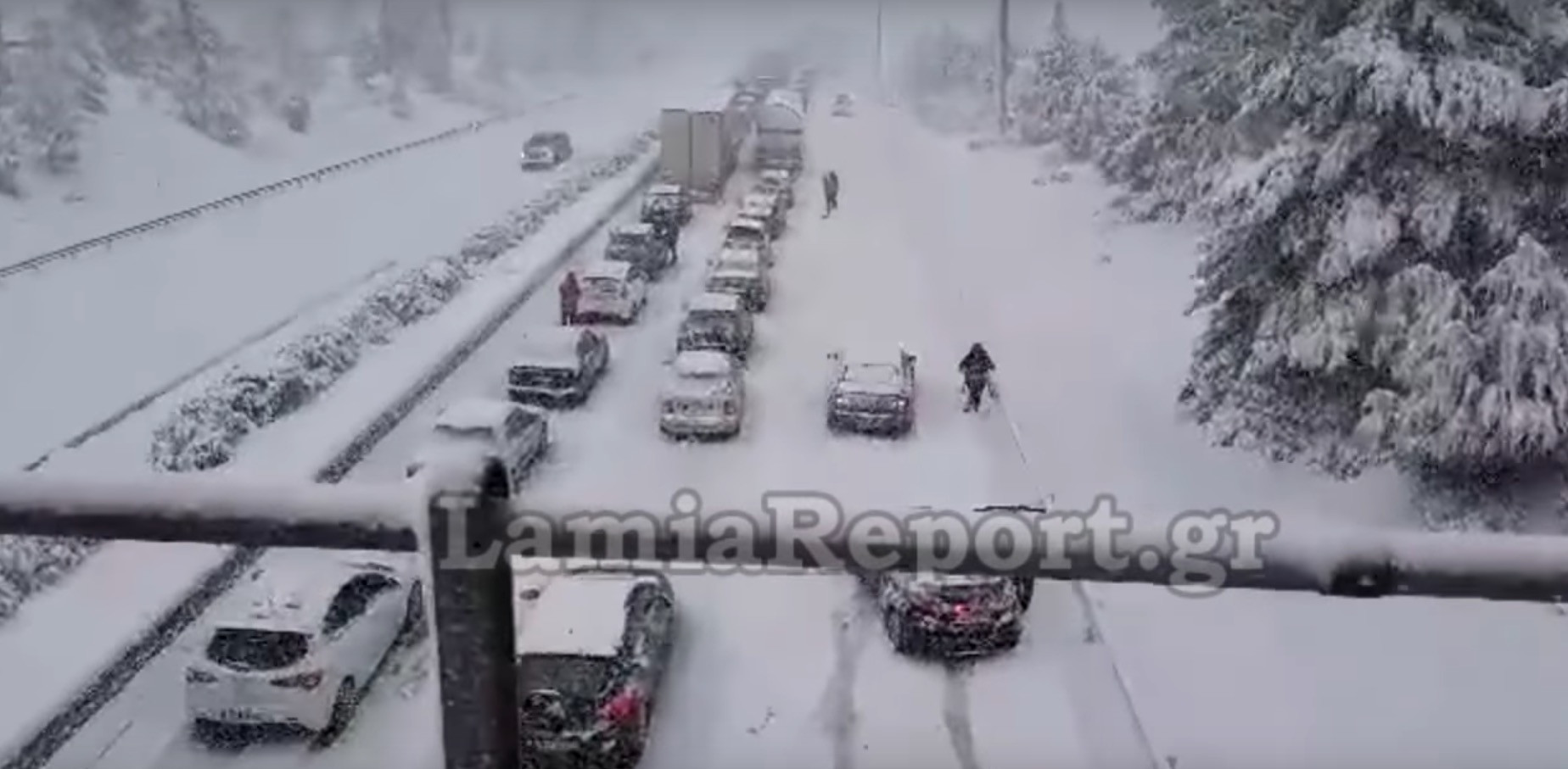 Εγκλωβίστηκαν από το χιόνι στην Εθνική Αθηνών – Λαμίας [Βίντεο]