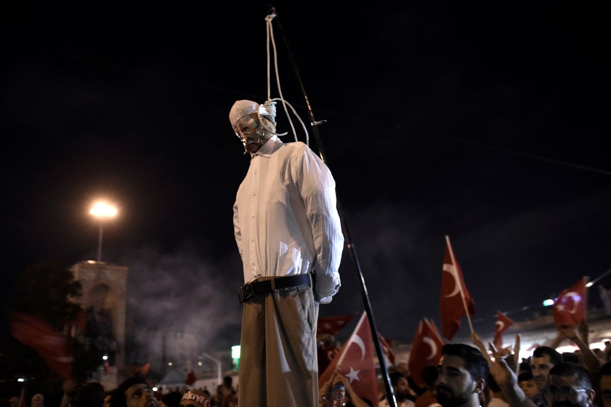 Παρακρατικές ομάδες «αγανακτισμένων» στήνει, δια νόμου, ο Ερντογάν