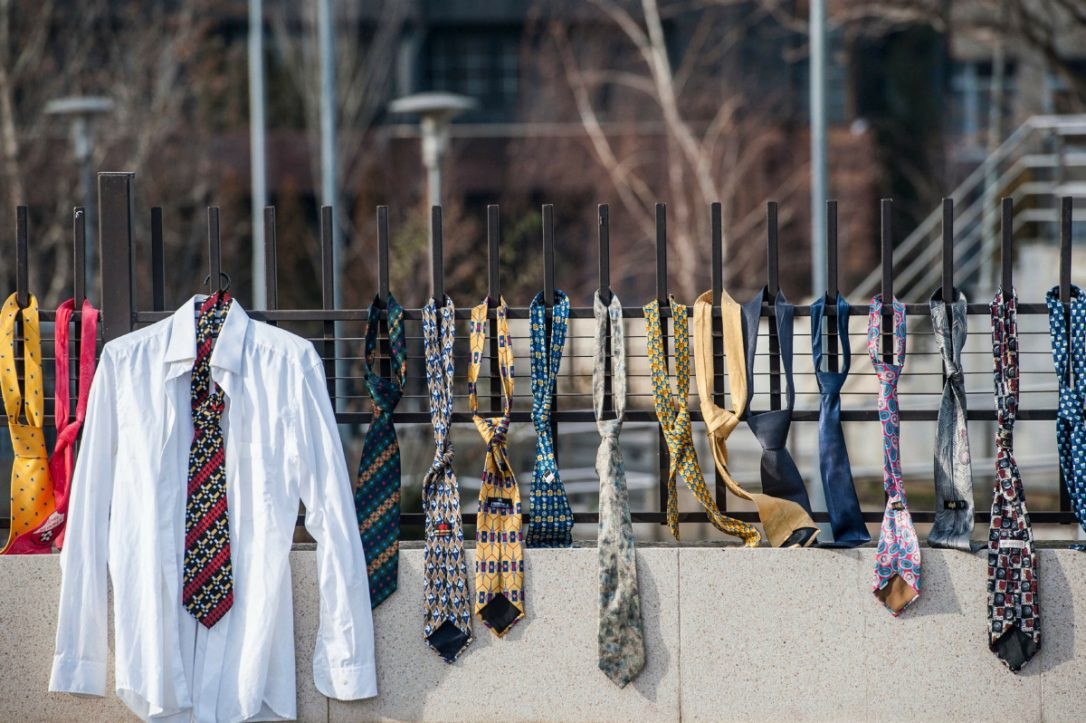 Κόσοβο: Η διαμαρτυρία… της γραβάτας