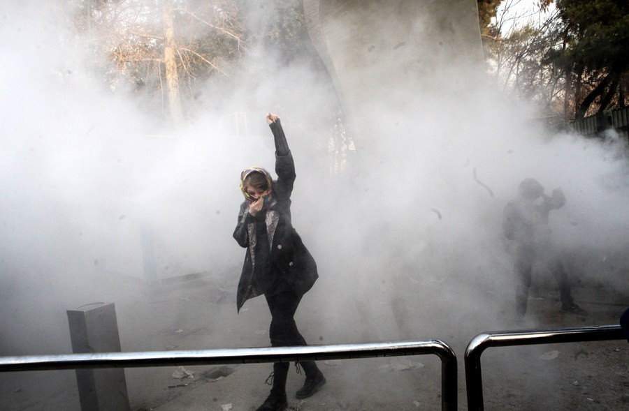 Το Ιράν σε κλοιό αιματηρών διαδηλώσεων
