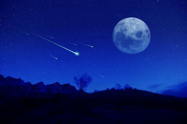 Πρώτη νύχτα του 2018 με σούπερ – Σελήνη και πεφταστέρια