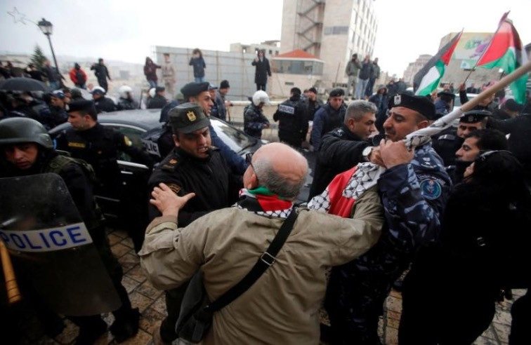 Βηθλεέμ: Παλαιστίνιοι επιτέθηκαν στο αυτοκίνητο του Πατριάρχη Ιεροσολύμων