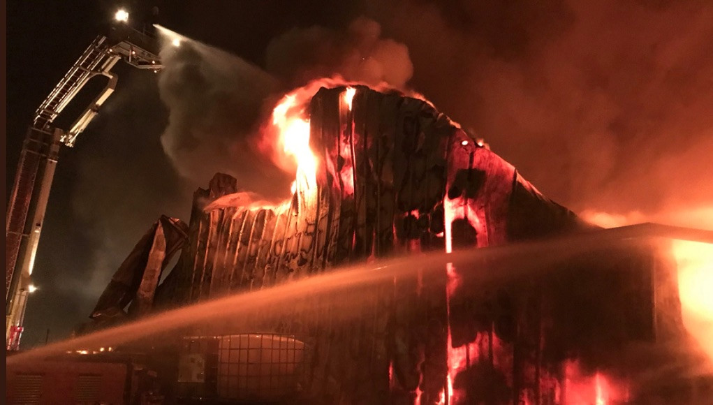 Μεγάλη πυρκαγιά σε εργοστάσιο χρωμάτων στο βόρειο Λονδίνο