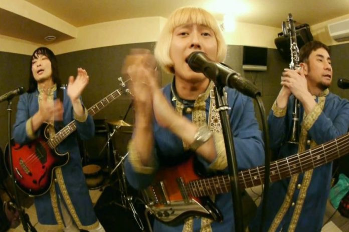 Ιαπωνική μπάντα «χτυπάει» ξανά με το «Βρε Μελαχρινάκι»