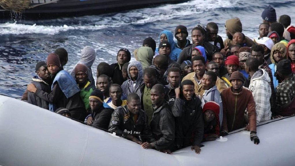 Έως 100 μετανάστες αγνοούνται από ναυάγιο φουσκωτού στη Μεσόγειο