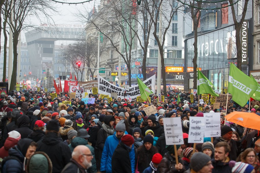 Βιέννη: Μαζική διαδήλωση κατά της κυβερνητικής ακροδεξιάς συμμαχίας
