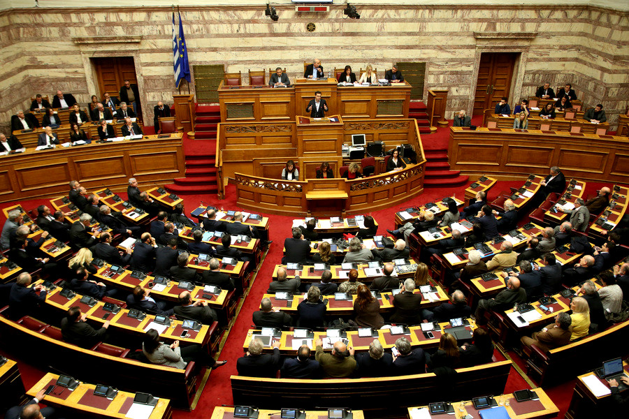 Σε εξέλιξη η ψηφοφορία για το πολυνομοσχέδιο – Οι ομιλίες των πολιτικών αρχηγών