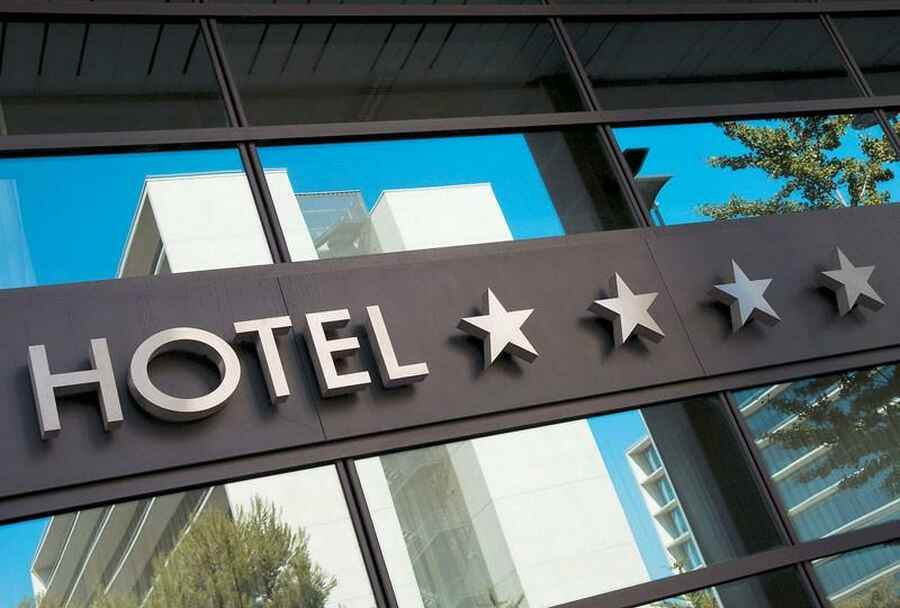 Φόρος διαμονής στα ξενοδοχεία: Τι προβλέπει η τροπολογία