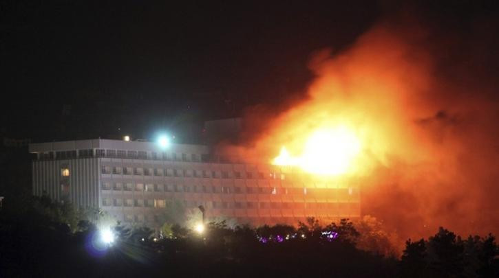 Εισβολή και πυρά κατά πλήθους στο ξενοδοχείο Intercontinental στην Καμπούλ
