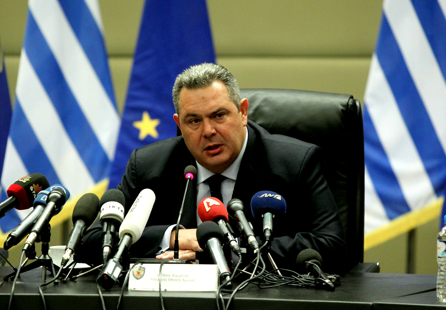 «Τράπεζα στα Χακί»: Την εξαγορά των δανείων του προσωπικού των ενόπλων δυνάμεων σχεδιάζει ο Καμμένος