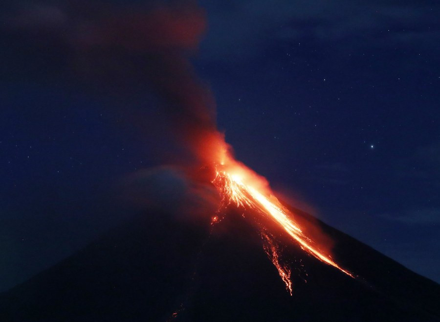«Ξύπνησε» το ηφαίστειο Μάγιον στις Φιλιππίνες [ΒΙΝΤΕΟ]