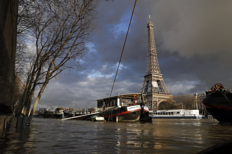 Ο Σηκουάνας συνεχίζει να «φουσκώνει» κι απειλεί με πλημμύρες το Παρίσι [ΦΩΤΟ+ΒΙΝΤΕΟ]