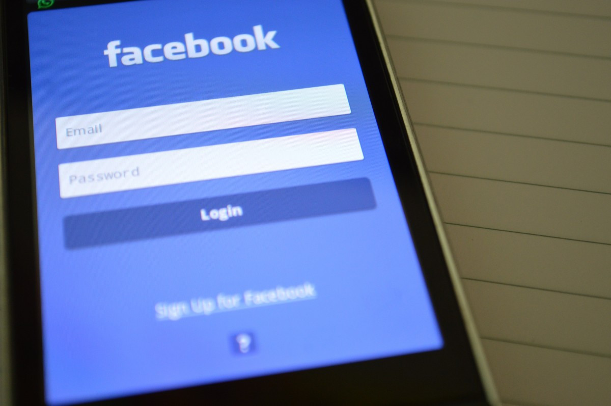 Γιατί μειώθηκε ο χρόνος που περνούν οι χρήστες στο Facebook