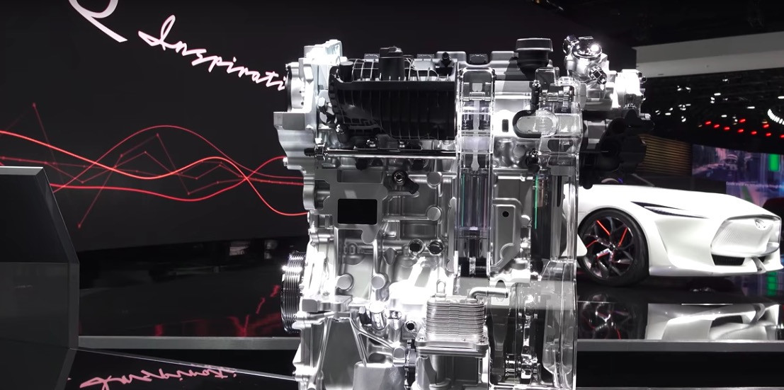 Δείτε πώς δουλεύει ο κινητήρας μεταβλητής συμπίεσης της Infiniti (Βίντεο)