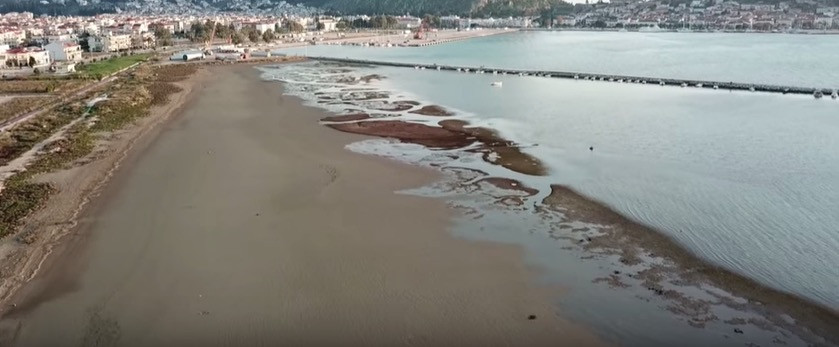 Η υπερπανσέληνος εξαφάνισε τη θάλασσα στο Ναύπλιο [ΒΙΝΤΕΟ]