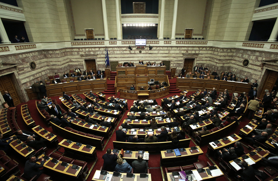 Απειλητικές επιστολές και σε άλλους υπουργούς και βουλευτές – Κάνουν λόγο για είσοδο του στρατού στη Βουλή