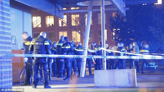 Η εν ψυχρώ δολοφονία ενός 17χρονου μπροστά στα μάτια 6χρονων παιδιών συγκλονίζει το Άμστερνταμ