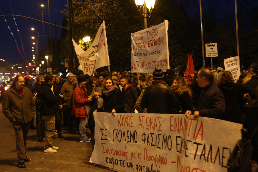 Σε εξέλιξη η αντιφασιστική πορεία στην Αθήνα [ΦΩΤΟ]