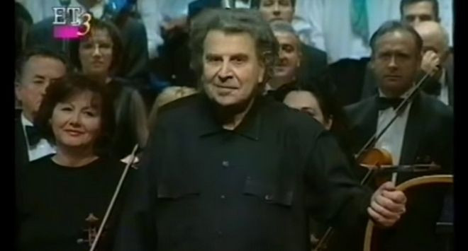 Όταν ο Μίκης Θεοδωράκης τραγουδούσε για την ειρήνη και τη φιλία στα Σκόπια