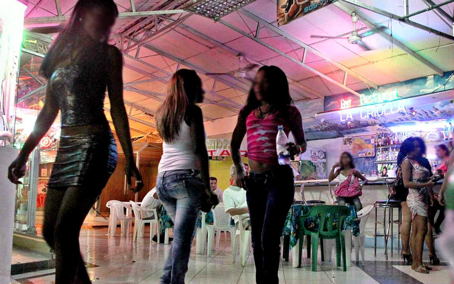 The Times: Στελέχη της Oxfam σε πάρτι με ανήλικες ιερόδουλες στην Αϊτή