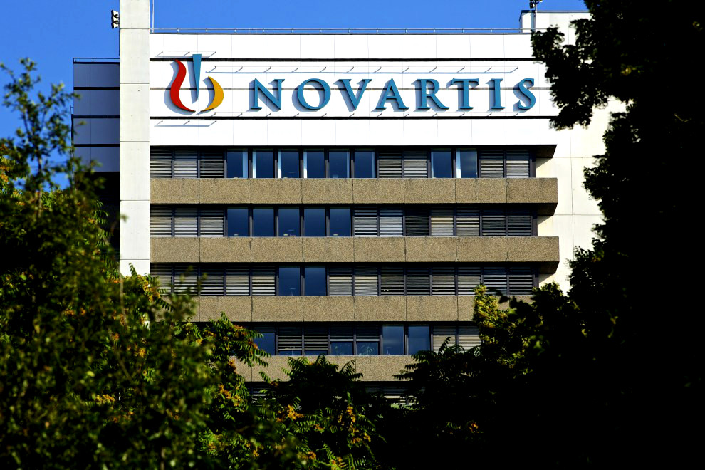 Novartis: Ο μυστικός λογαριασμός στην Ελβετία και ο πρώην υπουργός που ζήτησε να καταθέσει ως «προστατευόμενος μάρτυρας»