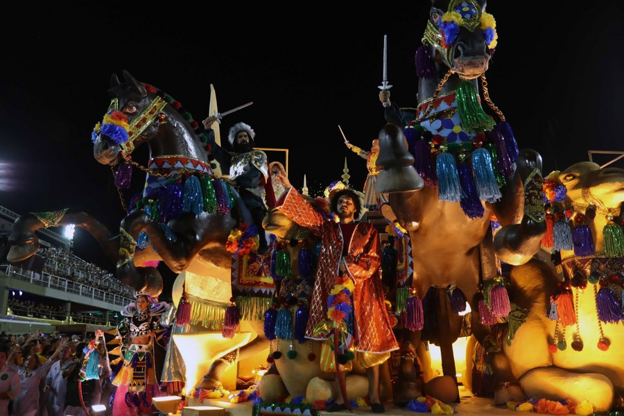 Βραζιλία: «Μασκαραμένη» λαϊκή αγανάκτηση το καρναβάλι του Ριο
