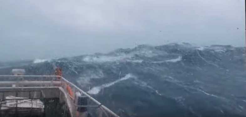 Δαμάζοντας τα κύματα στη Βόρεια Θάλασσα [ΒΙΝΤΕΟ]