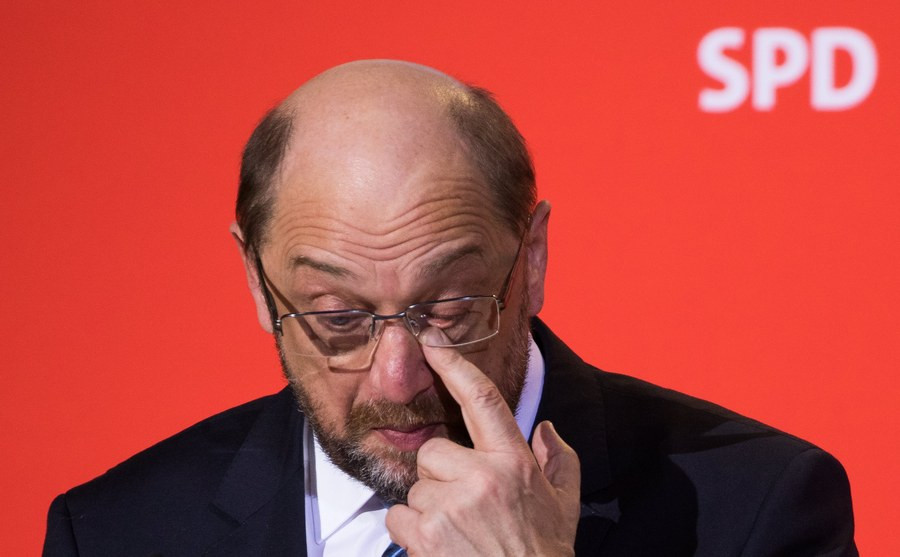 Γερμανία: «Σφαγή» στο SPD μετά το προεδρικό «δαχτυλίδι» του Σουλτς