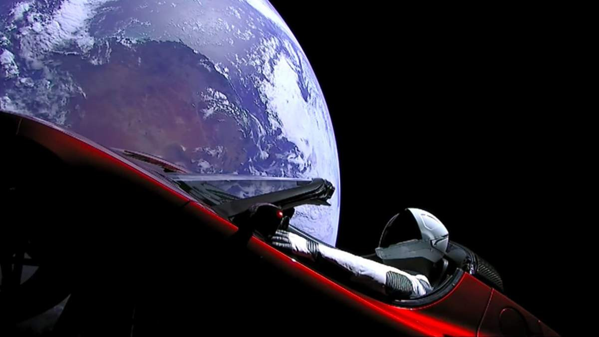 Το Tesla της Space X μπορεί να πέσει στη Γη μετά από 1 εκατ. χρόνια