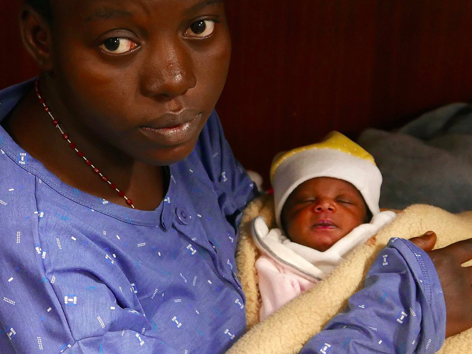 Νιγηριανή πρόσφυγας γέννησε στο πλοίο της ιταλικής ακτοφυλακής