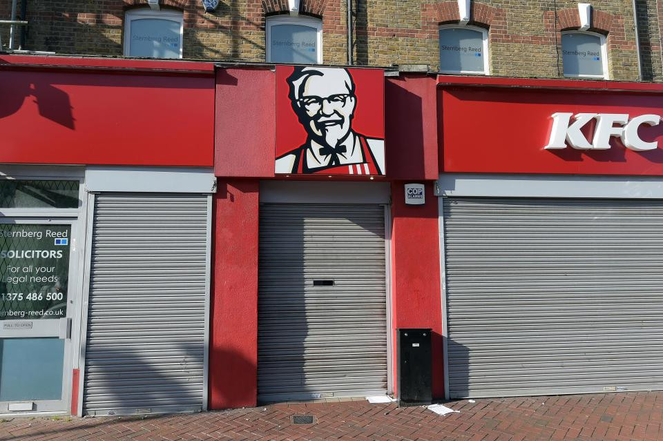 Βρετανία: Τα KFC έκλεισαν λόγω έλλειψης… κοτόπουλων