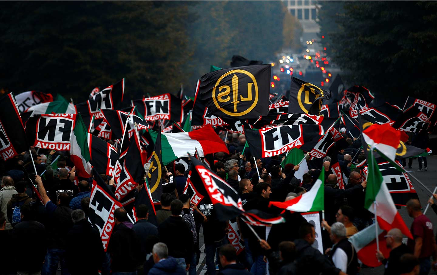 Ιταλία: Φασίστες, αίμα και κάλπες