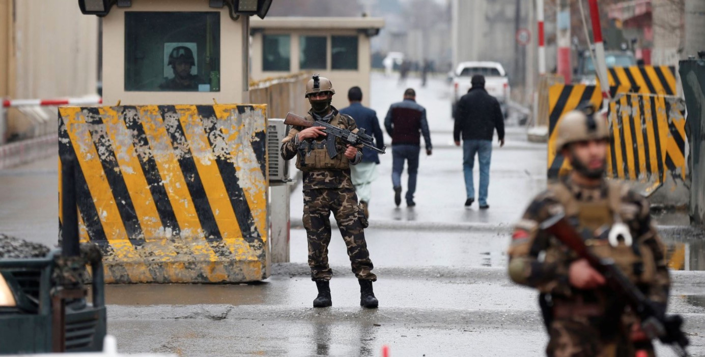 Μπαράζ επιθέσεων από καμικάζι στο Αφγανιστάν με τουλάχιστον 29 νεκρούς