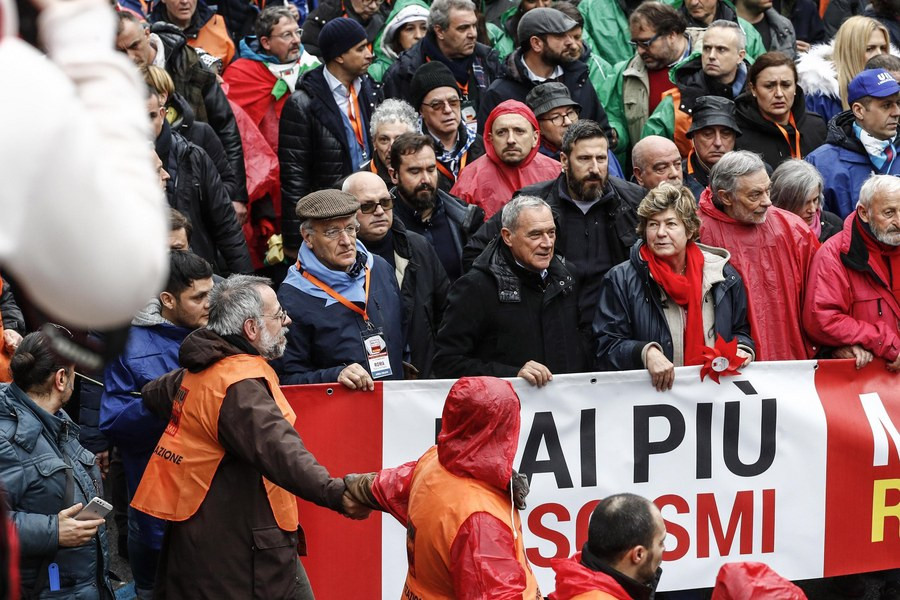 Αντιφασιστικές διαδηλώσεις σε όλη την Ιταλία κόντρα σε φασιστικές συγκεντρώσεις