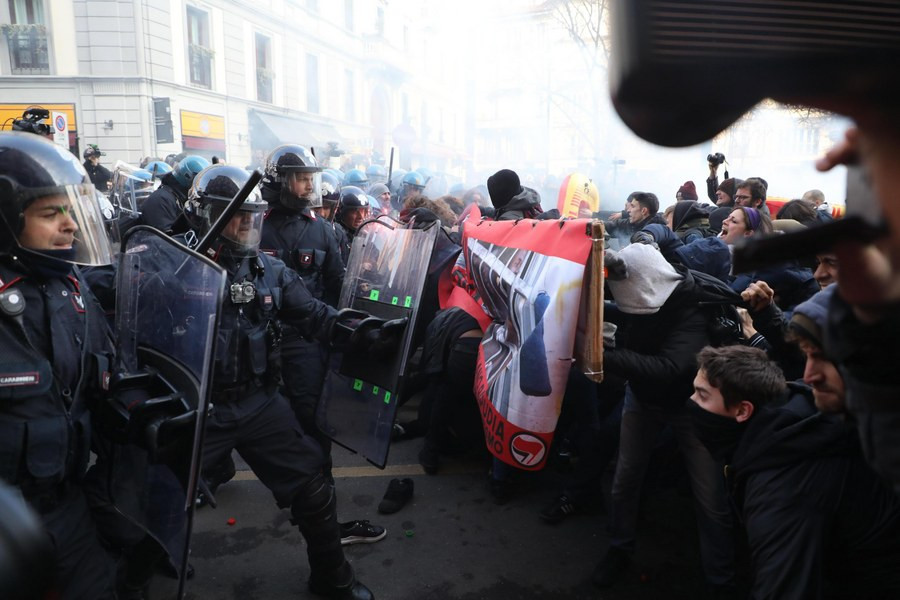 Αντιφασιστικές διαδηλώσεις σε όλη την Ιταλία: Συγκρούσεις διαδηλωτών – αστυνομίας [ΦΩΤΟ+ΒΙΝΤΕΟ]