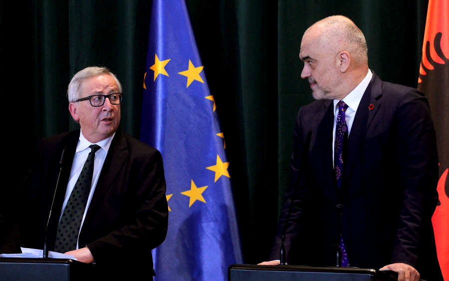 Γιούνκερ σε Ράμα: Αν η Αλβανία θέλει ένταξη στην ΕΕ να τερματίσει τις εδαφικές διεκδικήσεις