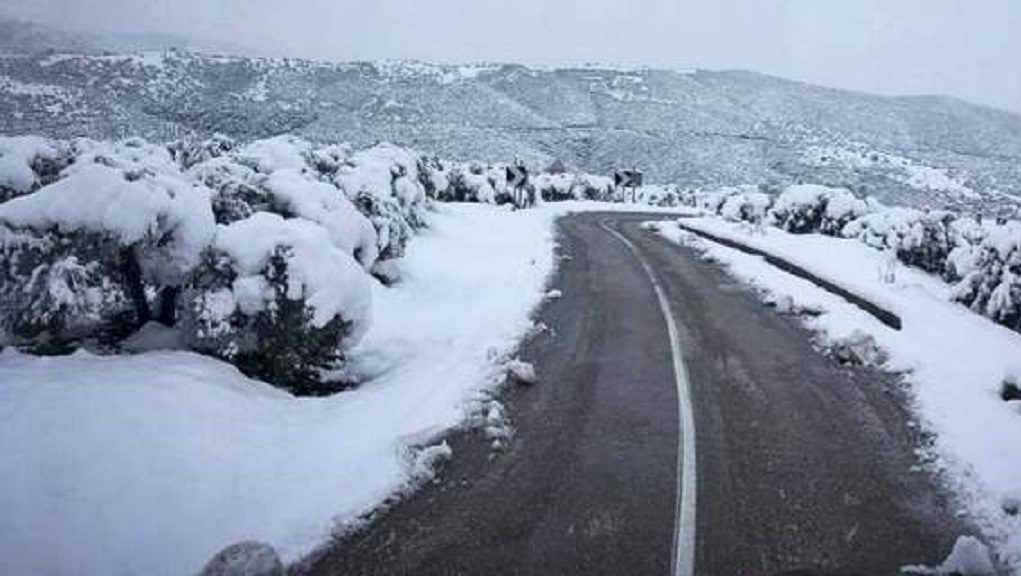 «Μάχη» για να μείνουν ανοιχτοί οι δρόμοι σε Θεσσαλονίκη και κεντρική Μακεδονία