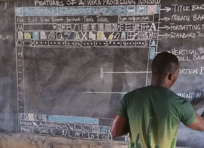 Δάσκαλος στη Γκάνα ζωγράφισε στο χέρι όλο το MS Word [ΦΩΤΟ]